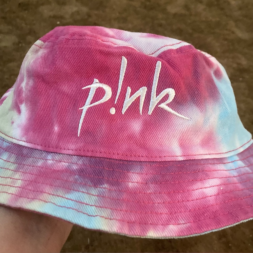 P!nk logo Tie-Dye Bucket Hat.
